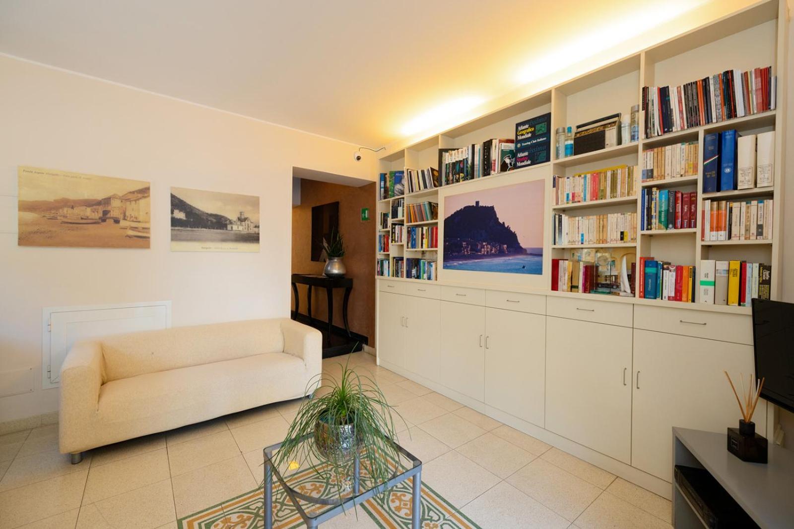 Hotel Albatros Varigotti Εξωτερικό φωτογραφία